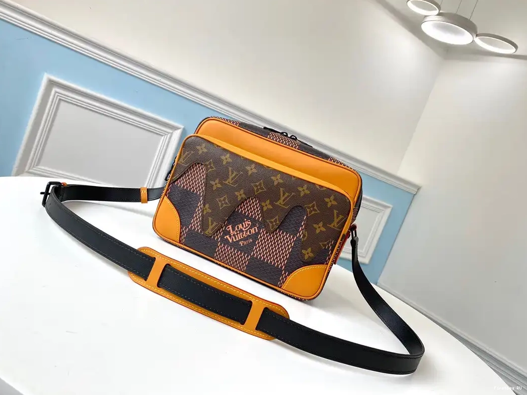 LOUIS VUITTON BAG MESSAGER 0505
